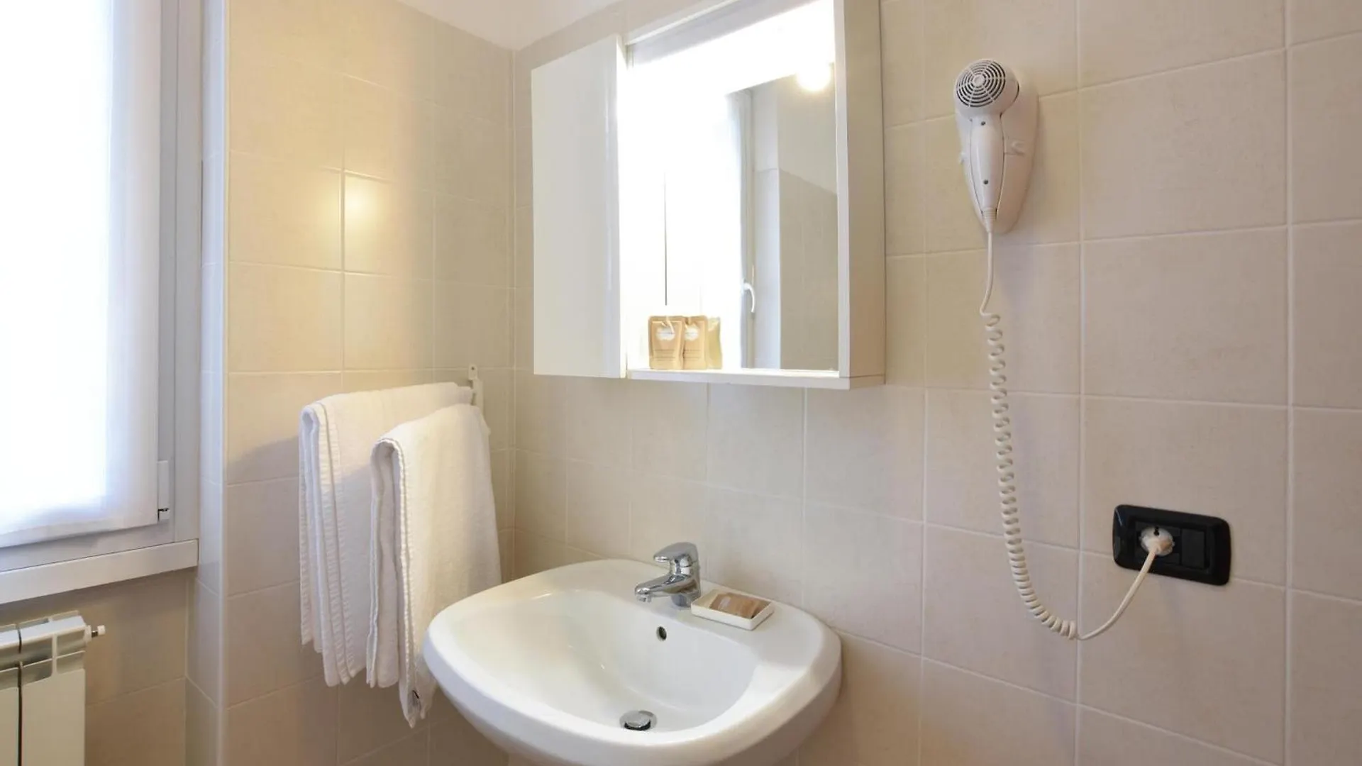 Amazing Apartment In Domaso With Kitchen